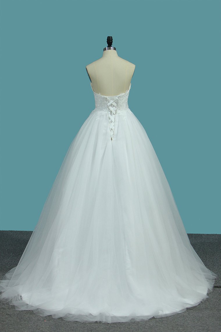 A Line Sweetheart Tulle Wedding Dresses With Appliques Sweep/Brush Train