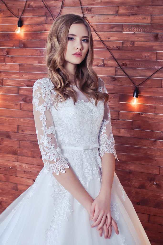 Lace Appliques Half Sleeve Romantic White Ball Gown Tulle Lace up Wedding Dress WK411