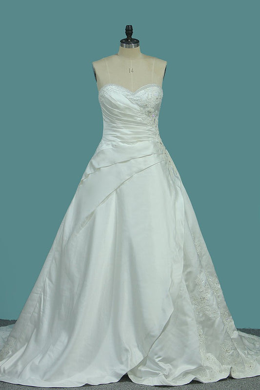 A Line Satin Sweetheart Wedding Dresses With Applique And Beads