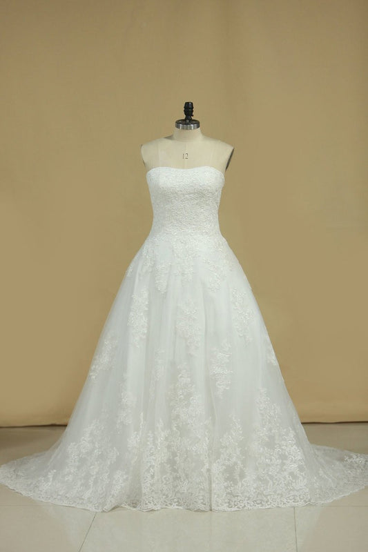 New Arrival Scalloped Neck Wedding Dresses Tulle With Applique