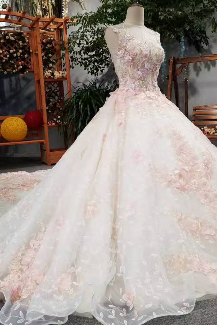 2024 Luxurious Floral Wedding Dresses Scoop Neck With Appliques And Sequins Lace Up