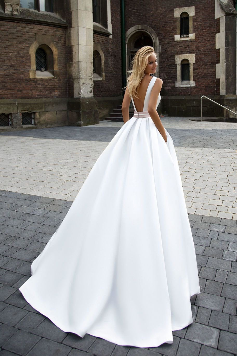 A-Line Sleeveless Long Ivory Pleated Prom Dress Backless Bateau Satin Wedding Dresses WK337