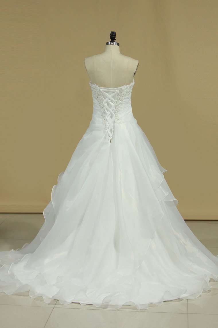 A Line Sweetheart Organza Wedding Dresses With Beads And Ruffles