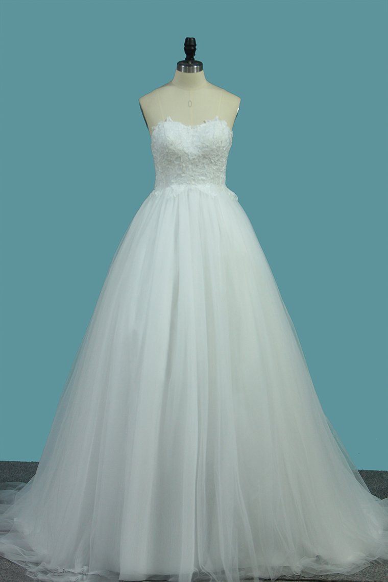 A Line Sweetheart Tulle Wedding Dresses With Appliques Sweep/Brush Train