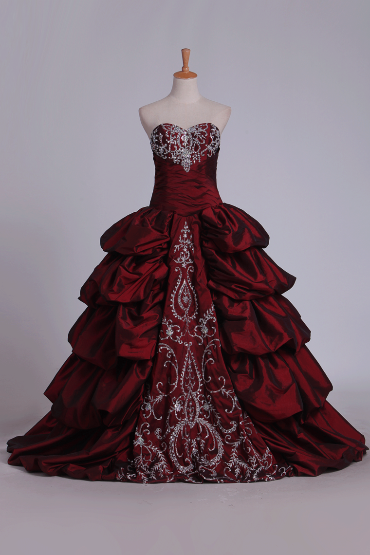 Ball Gown Sweetheart Quinceanera Dresses Taffeta With Embroidery Burgundy/Maroon