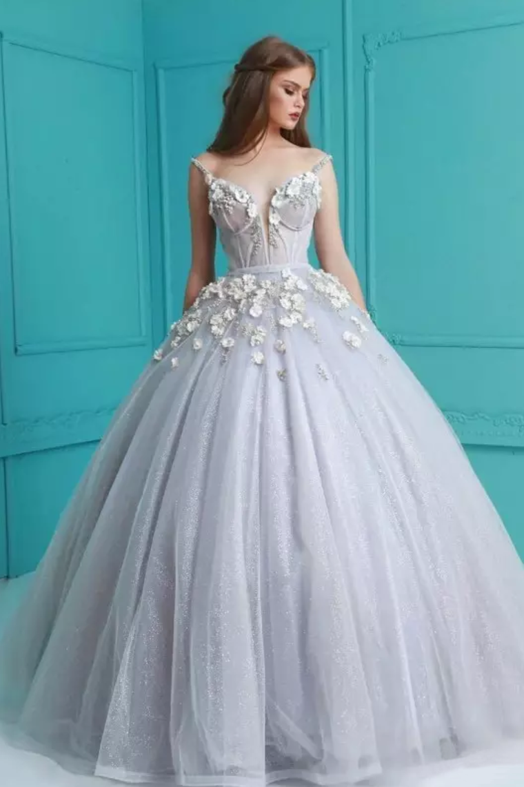 Ball Gown Spaghetti Straps Quinceanera Dresses With Handmade Flowers Tulle