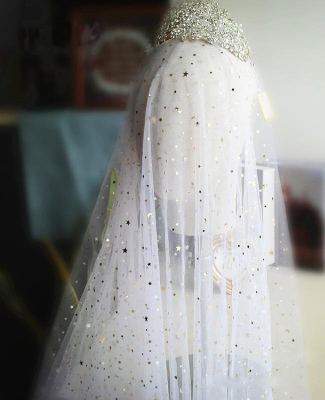 Elegant Short Sequins Tulle Wedding Veils with Stars SWK15580
