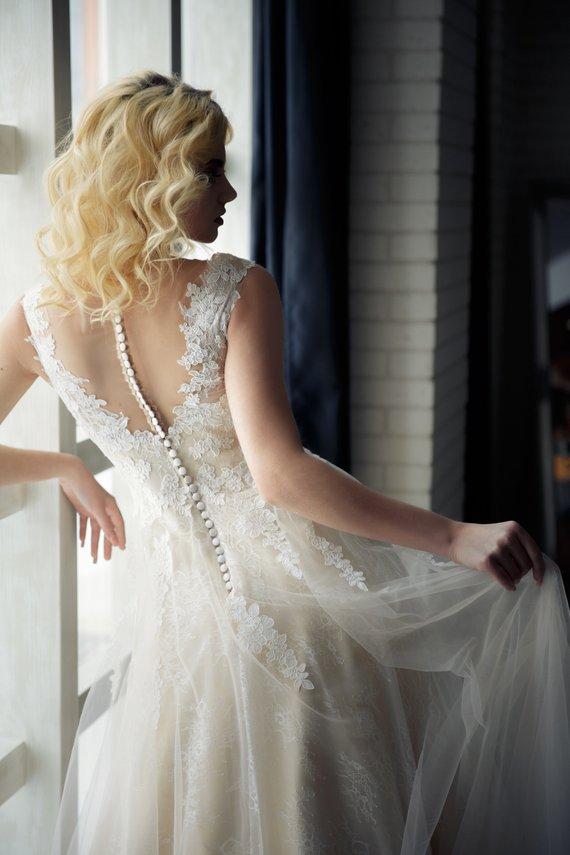 A Line Tulle Ivory Sweetheart Lace Wedding Dresses Appliques Wedding Gowns WK502