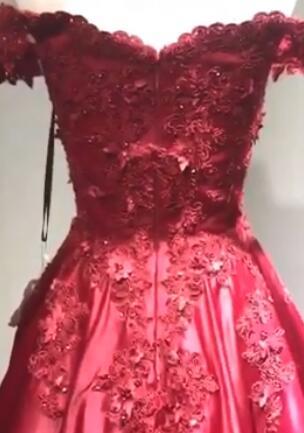 Ball Gown Red Lace Appliques Prom Dresses Off the Shoulder Quinceanera Dresses WK500
