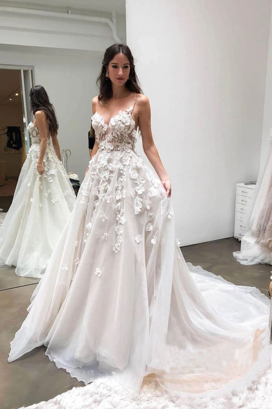 Chic Spaghetti Strap V Neck Tulle Beach Wedding Dresses 3D Appliqued Bridal Dresses W1095