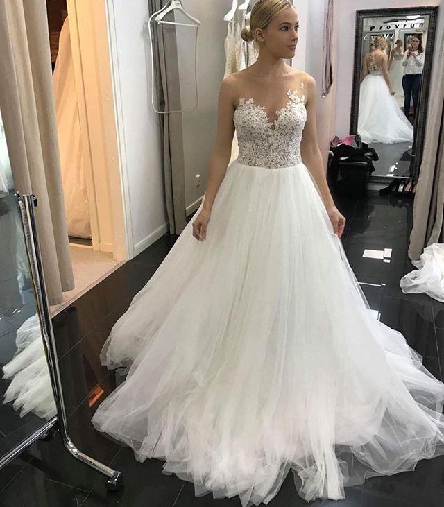 Flossy A Line Sleeveless Lace Ivory Tulle Wedding Dresses Bridal Gown with Appliques WK341