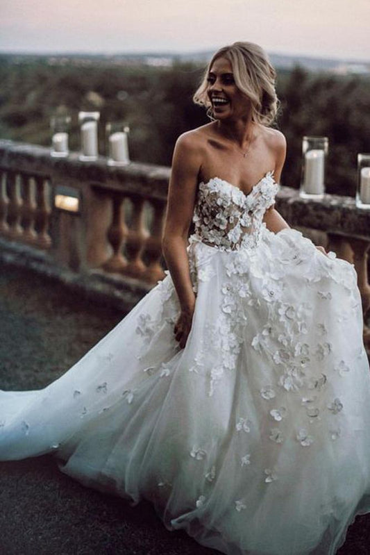 Gorgeous Ball Gown Sweetheart White Tulle Strapless Lace Wedding Dress with Court WK778