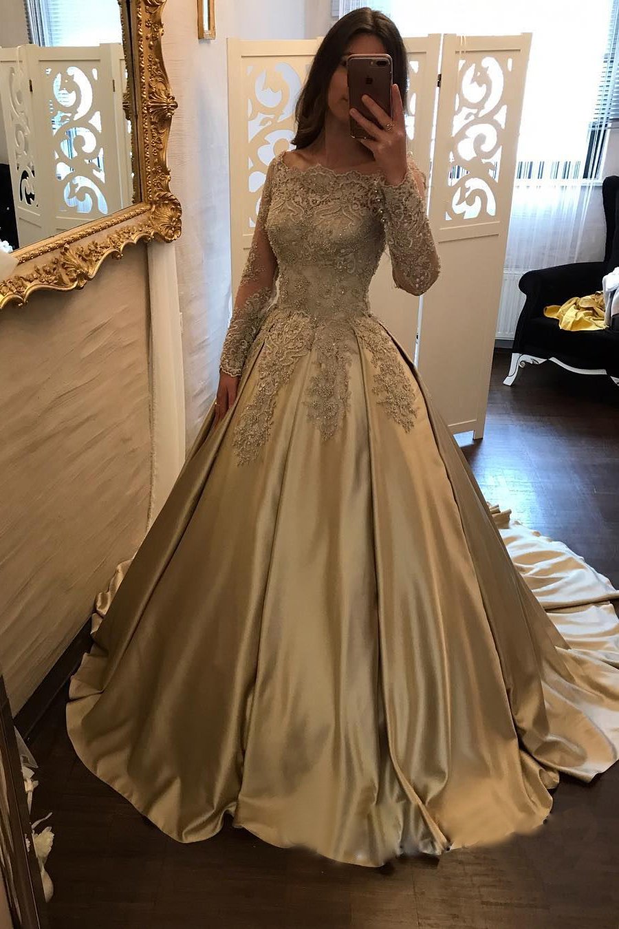Satin Ball Gown Gold Long Sleeves Scoop Lace Appliques Beads Floor Length Prom Dresses WK771