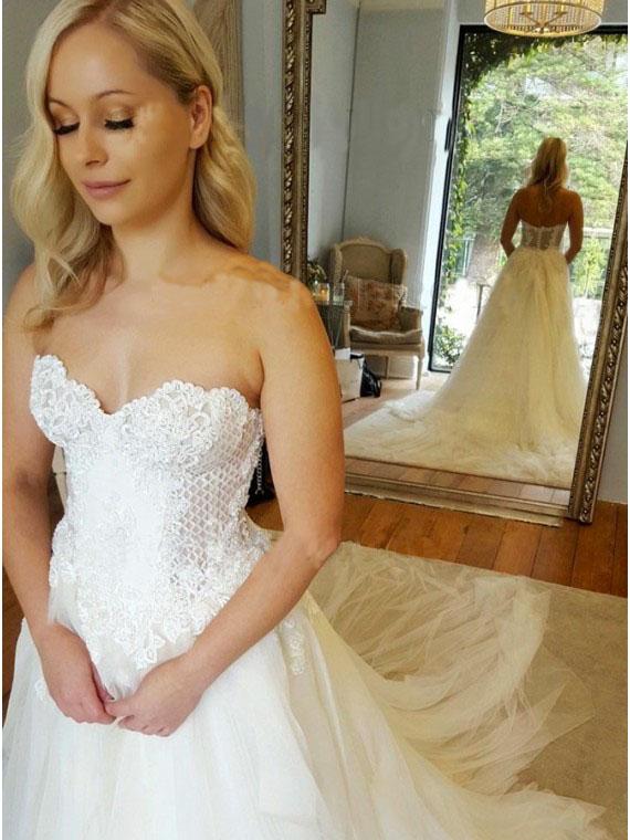 A-Line Sweetheart Strapless Lace Tulle White Sleeveless Wedding Dress with Appliques WK398