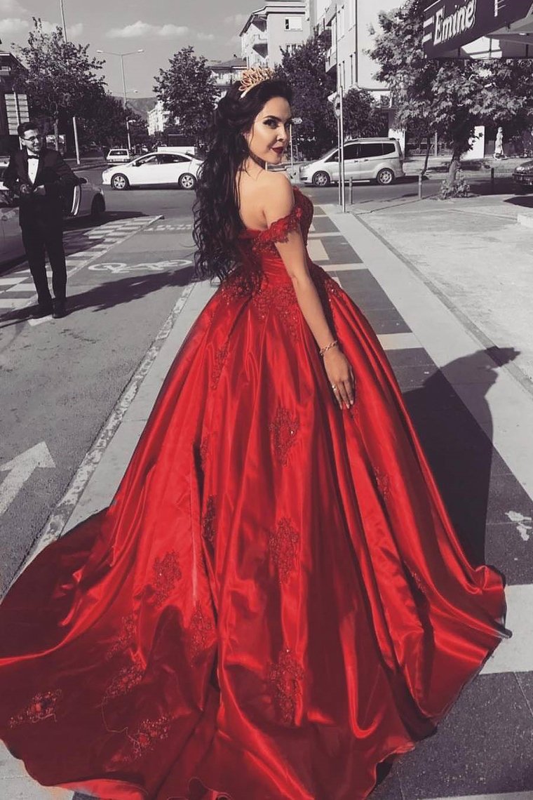 Ball Gown Prom Dresses Off The Shoulder Satin With Applique Sweep Train