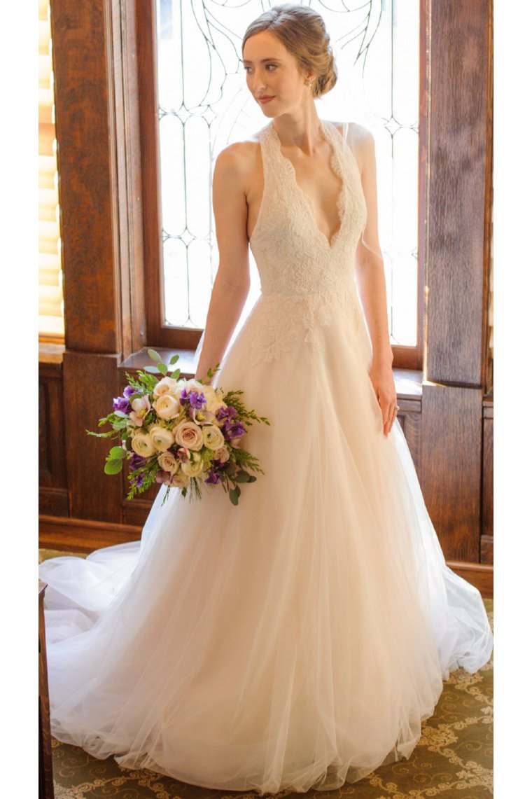 Elegant A Line Lace Appliques Deep V Neck Backless Halter Tulle Beach Wedding Dresses WK858