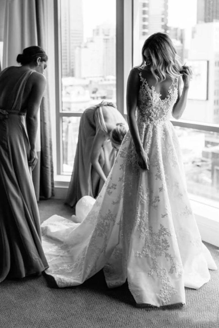 Classy Scoop Necking Ivroy Lace Modest Wedding Dresses Bridal Dresses