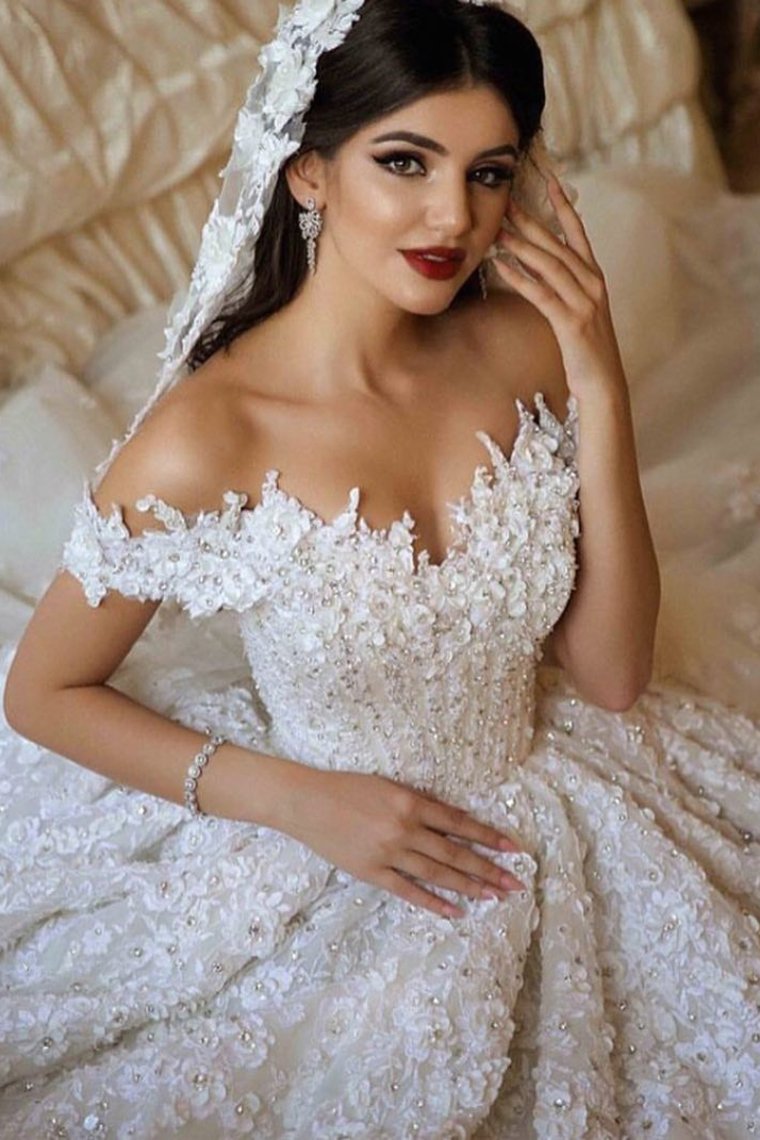 2024 A Line Off The Shoulder Wedding Dresses Tulle With Applique And Beads Court Train