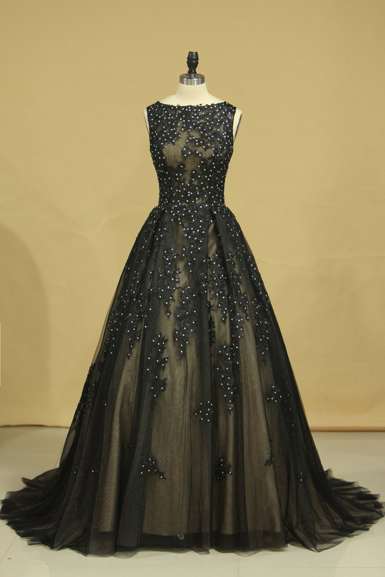 Black Sexy Bateau A-Line Prom Gown Sweep Train With Beads & Applique