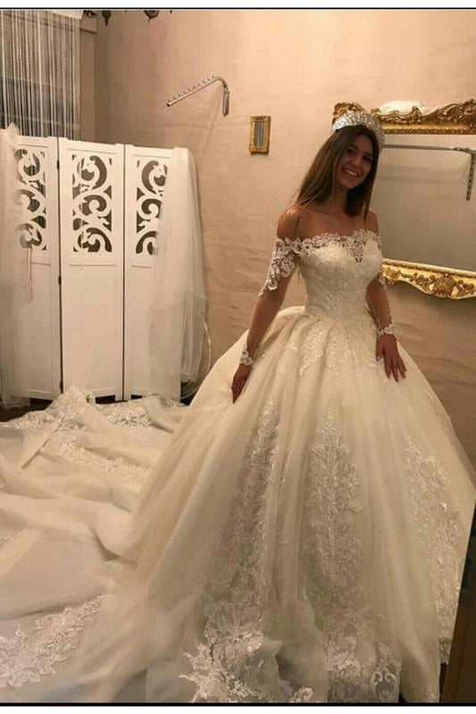 Luxurious Ball Gown Wedding Dresses Long Sleeves Boat Neck Tulle With Applique