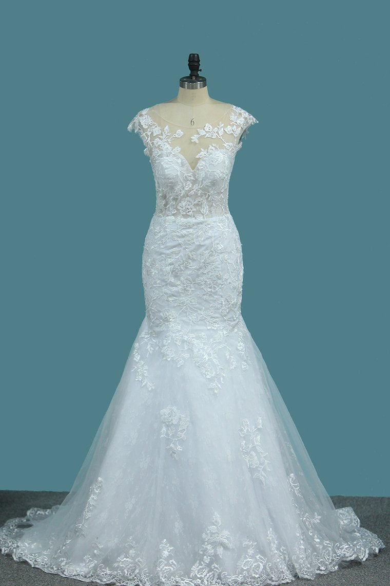 Scoop Open Back Lace Wedding Dresses With Applique Covered Button