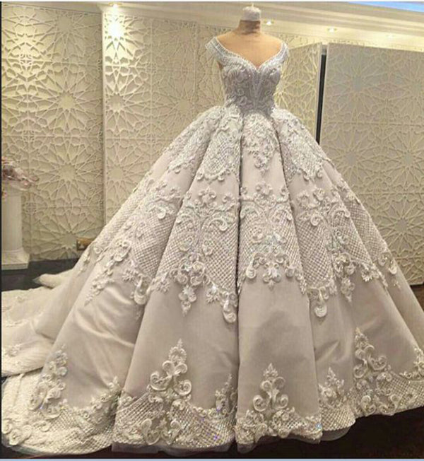 Gorgeous Sleeveless V Neck Lace Appliques Ball Gown Wedding Dresses