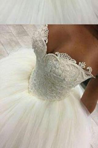 Gorgeous Pearls Ball Gown Sweetheart Lace Applique Beads Tulle Princess Wedding Dress WK241