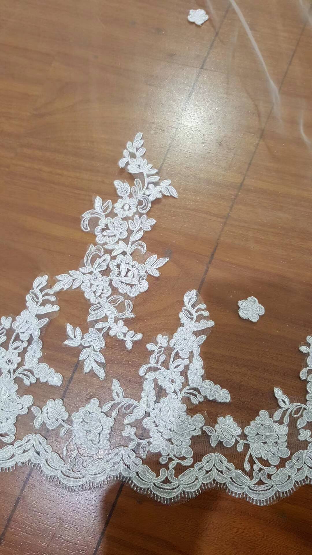 Ivory Lace Tulle Appliques 3D Flowers Wedding Veils WK78